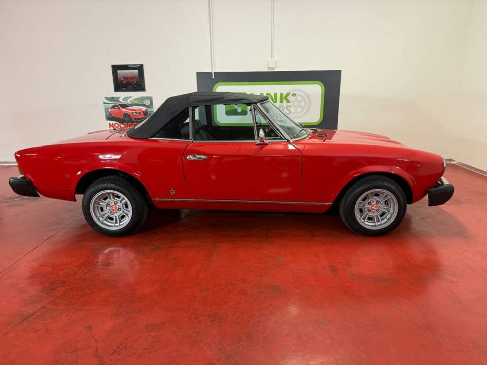 Image 7/50 de FIAT 124 Spider CS1 (1978)