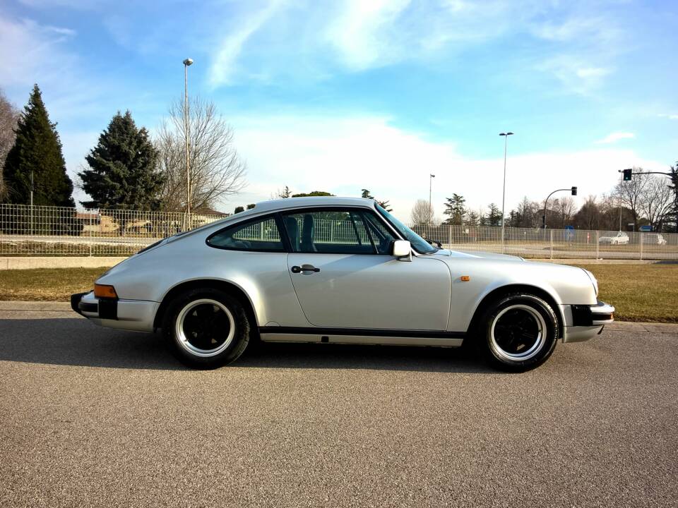 Imagen 2/24 de Porsche 911 Carrera 3.2 (1988)