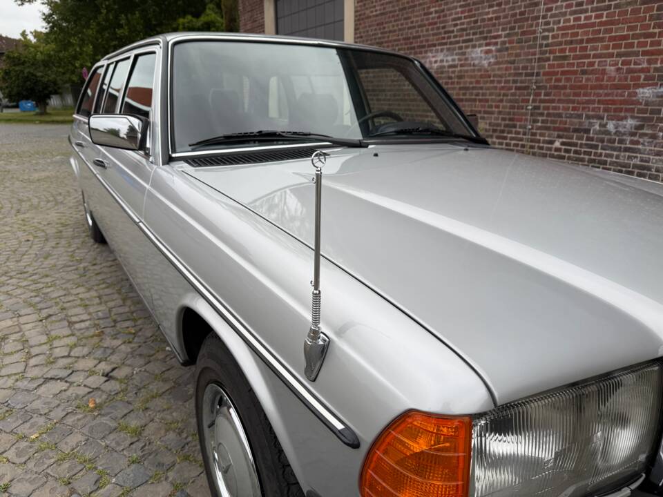 Bild 25/34 von Mercedes-Benz 250 lang (1983)