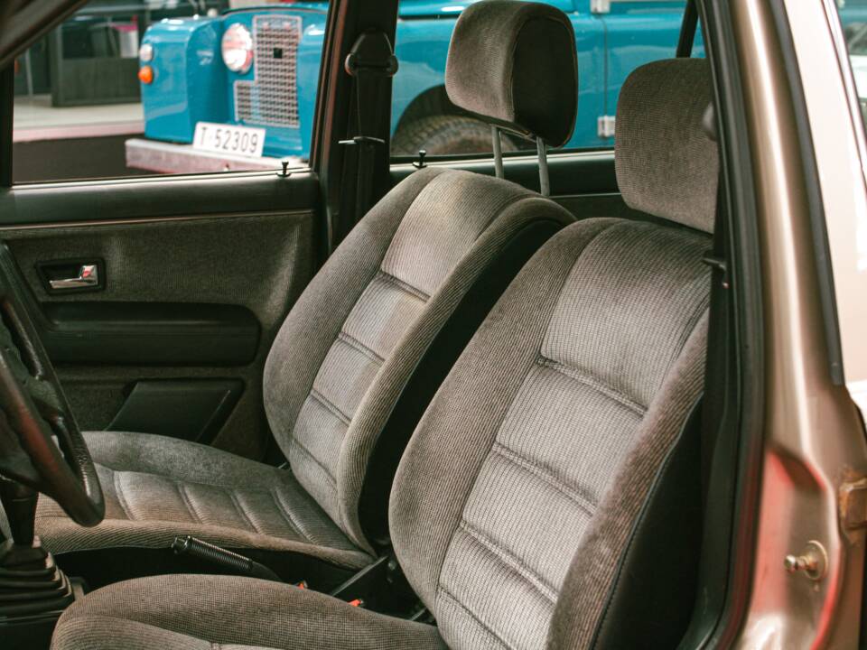 Afbeelding 33/37 van Volkswagen Passat 2.0 (1987)