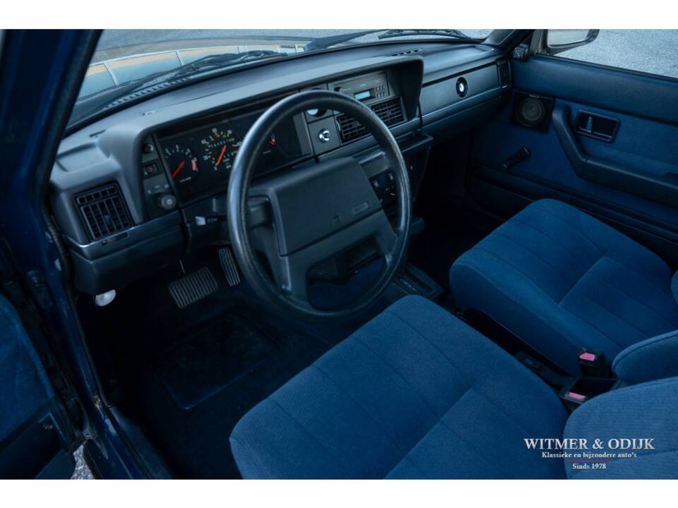 Image 8/28 of Volvo 240 (1992)