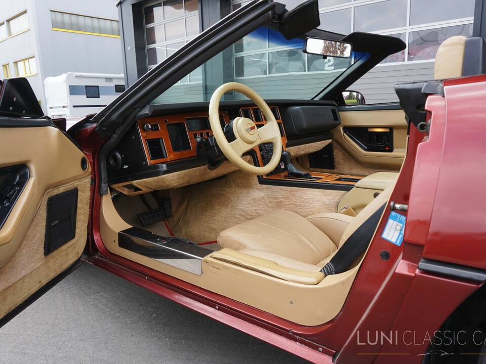 Afbeelding 29/45 van Chevrolet Corvette Convertible (1988)