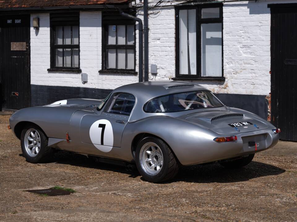 Image 3/50 de Jaguar Type E 3.8 (1970)