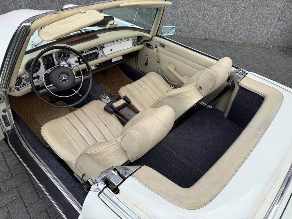 Image 31/50 of Mercedes-Benz 280 SL (1969)