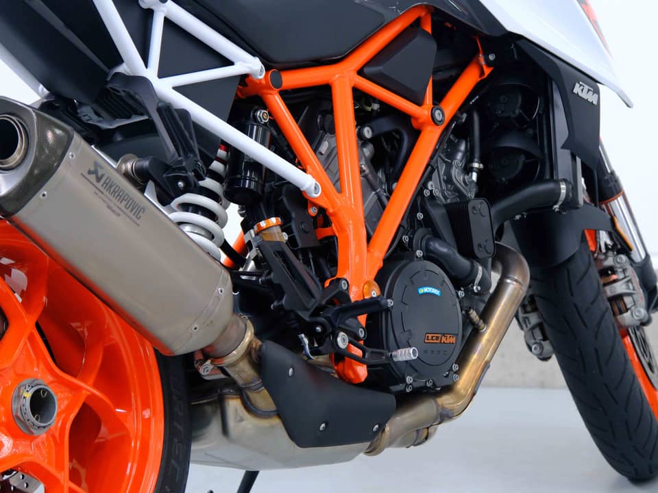 Image 78/83 of KTM 1290 Super Duke R (2018)