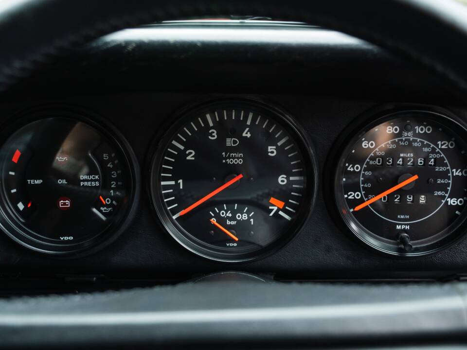 Image 38/67 of Porsche 911 Turbo 3.3 (1987)