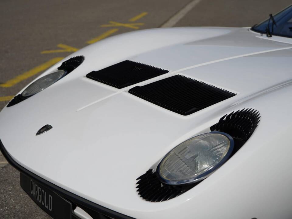 Afbeelding 40/74 van Lamborghini Miura P 400 (1968)
