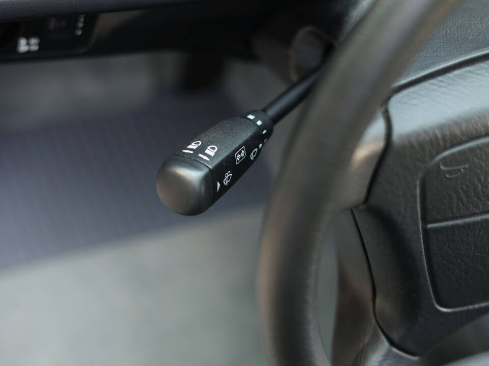 Immagine 79/100 di Mercedes-Benz 190 E 2.3 (1992)