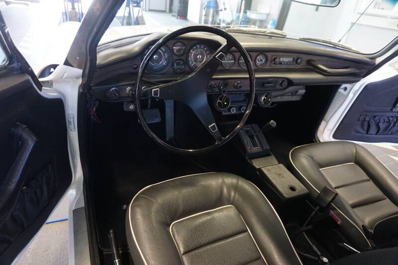 Image 12/33 of Volvo 1800 ES (1972)