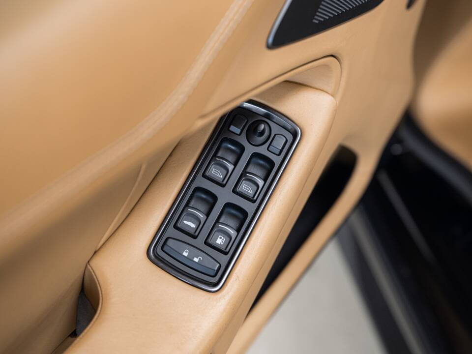 Image 8/32 of Aston Martin Vanquish (2013)