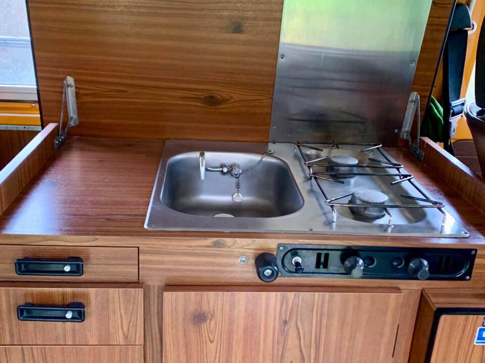 Imagen 17/19 de Volkswagen T2b Westfalia (1979)