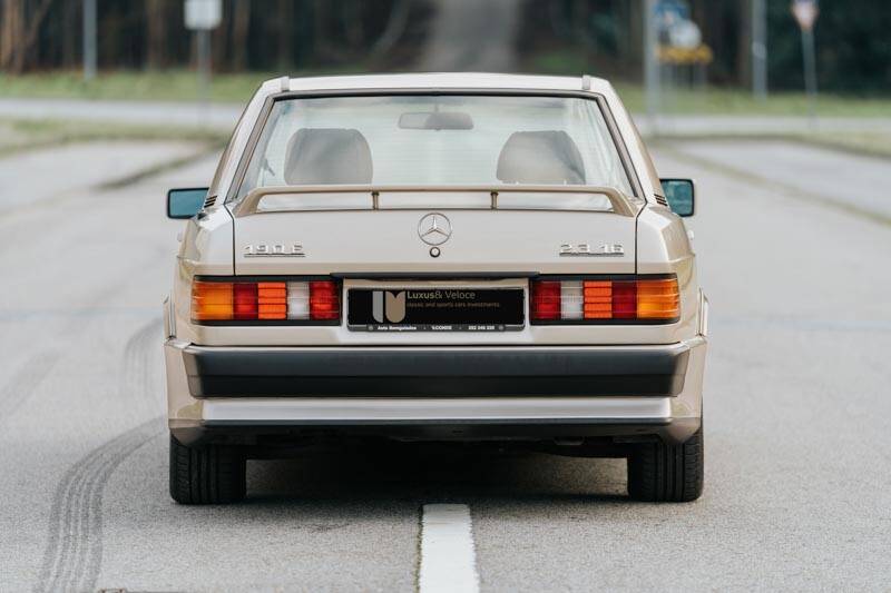 Image 7/69 de Mercedes-Benz 190 E 2.3-16 (1988)