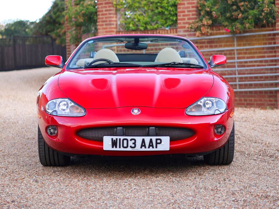 Image 6/50 de Jaguar XKR (2000)