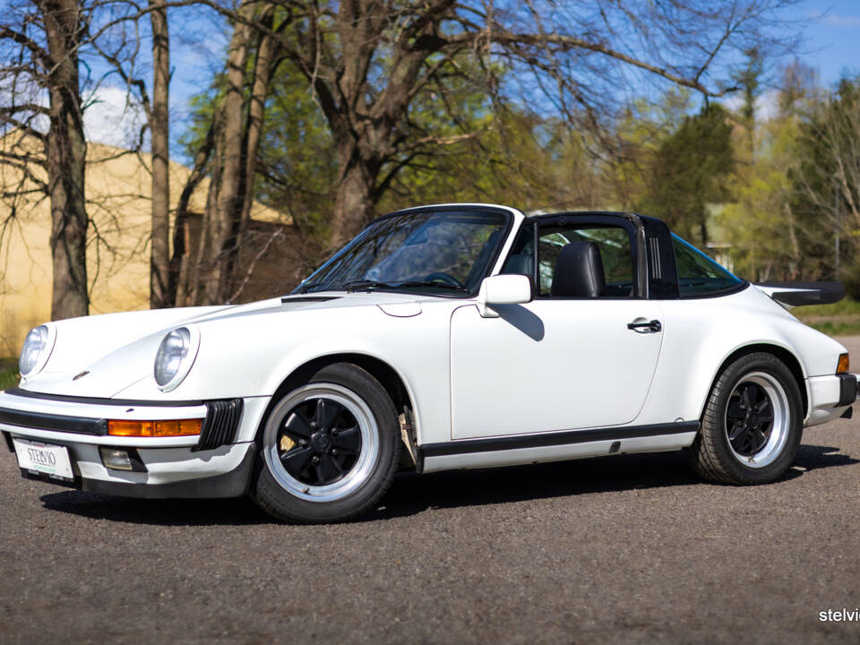 Image 3/45 of Porsche 911 Carrera 3.2 (1984)