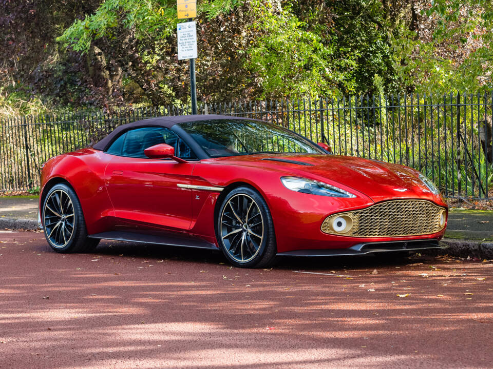 Imagen 2/70 de Aston Martin Vanquish Zagato Volante (2017)