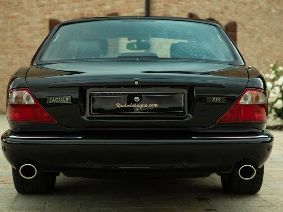 Image 9/50 de Jaguar XJR 4.0 (2000)