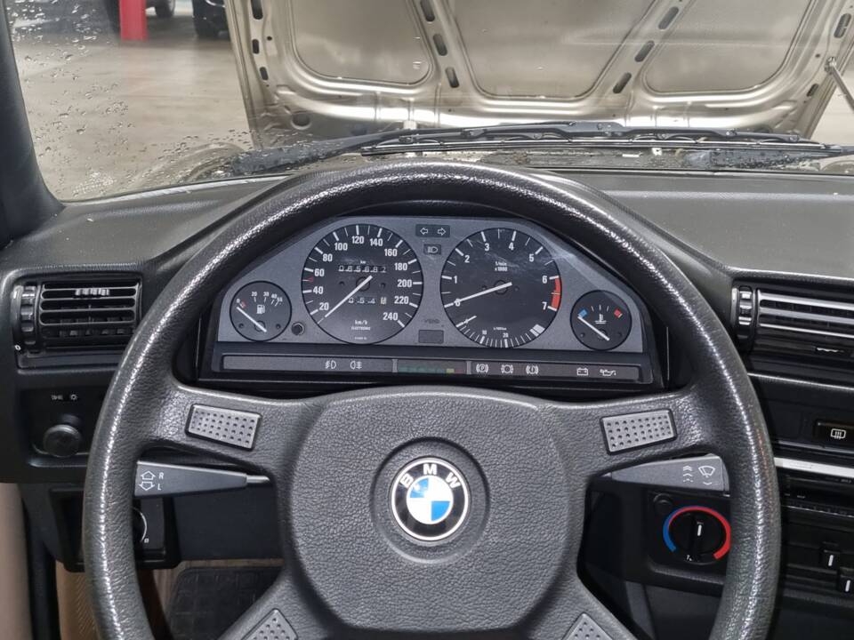 Immagine 7/21 di BMW 318i (1989)