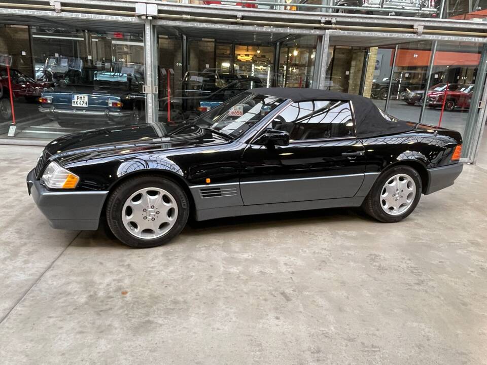 Afbeelding 40/53 van Mercedes-Benz 500 SL (1992)