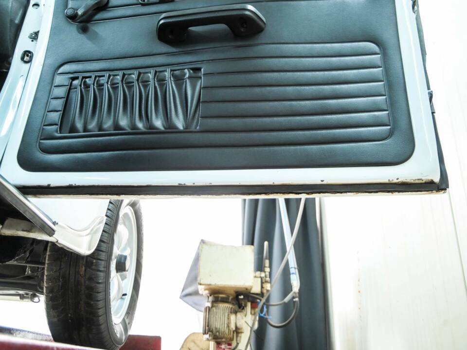 Bild 42/50 von Volkswagen Käfer 1303 LS (1976)