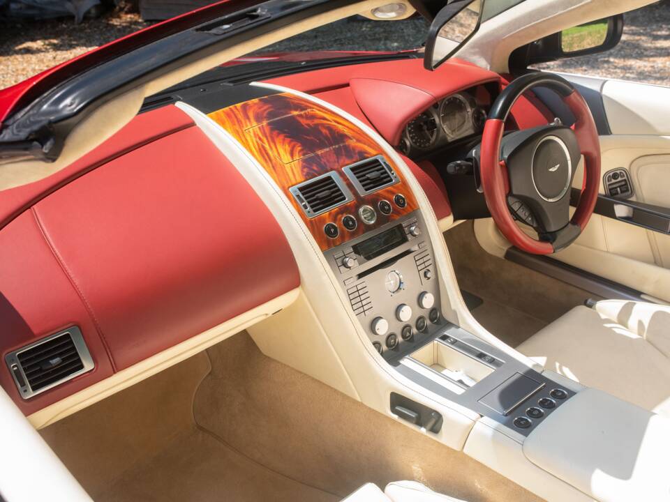 Image 37/52 of Aston Martin DB 9 Volante (2006)