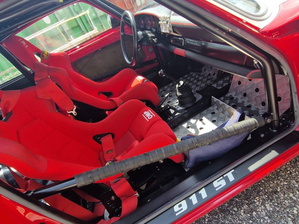 Image 24/31 of Porsche 911 ST 2.2 (1969)