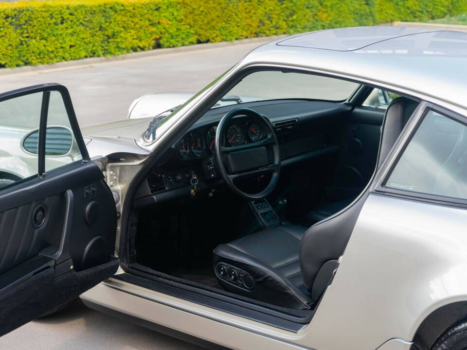 Bild 11/31 von Porsche 911 Carrera 4 (1990)
