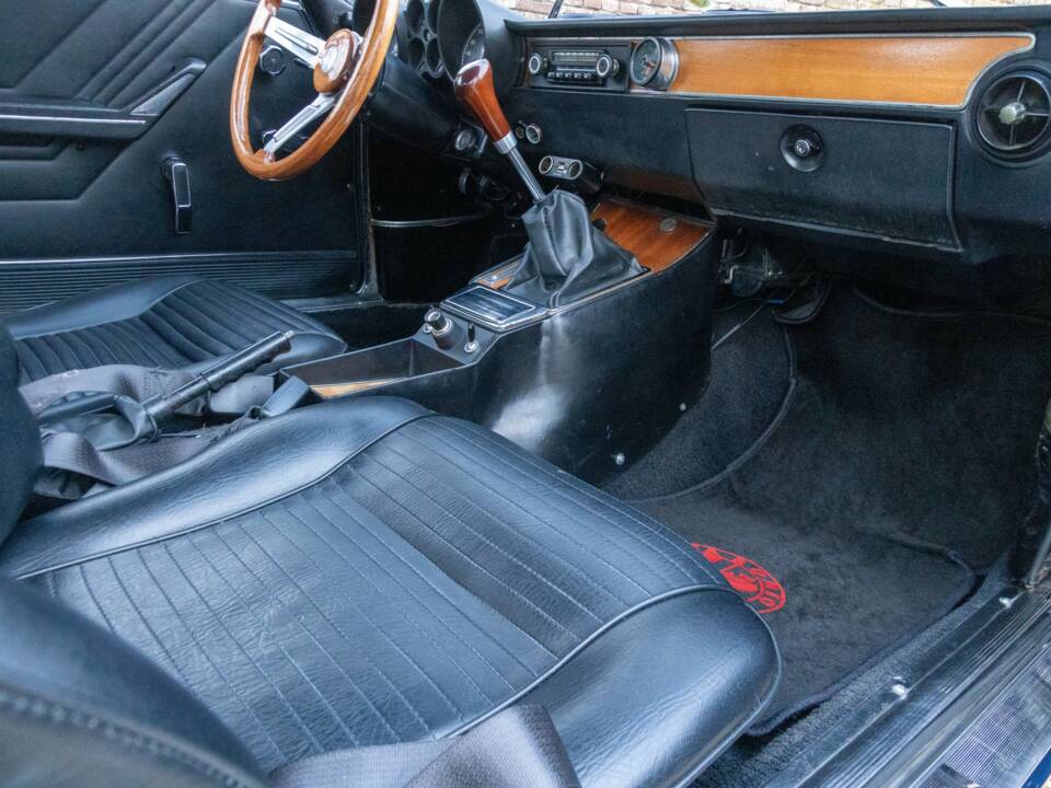 Image 16/50 of Alfa Romeo Giulia GT 1300 Junior (1971)