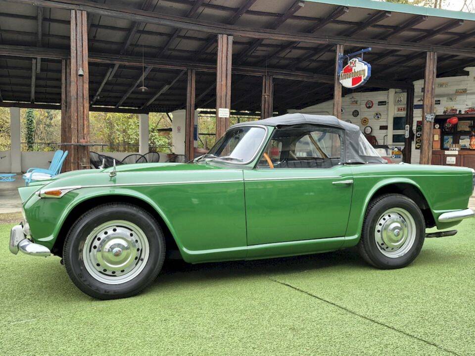 Image 48/66 of Triumph TR 4A IRS (1966)