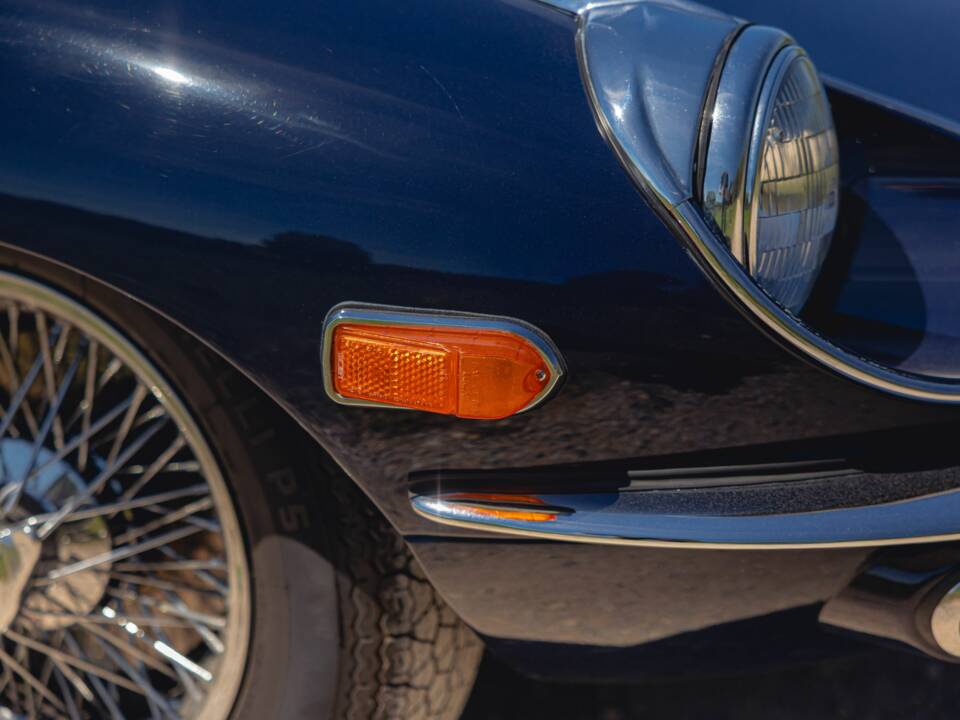 Image 20/50 de Jaguar E-Type (1969)
