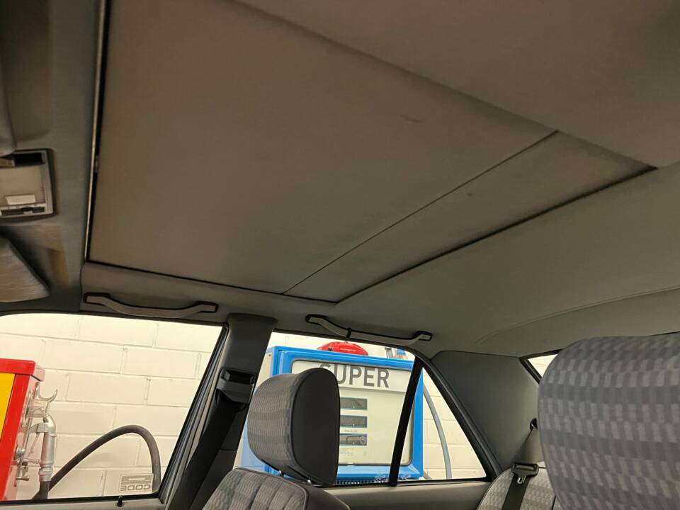 Image 12/22 of Mercedes-Benz 190 E 2.3 (1992)