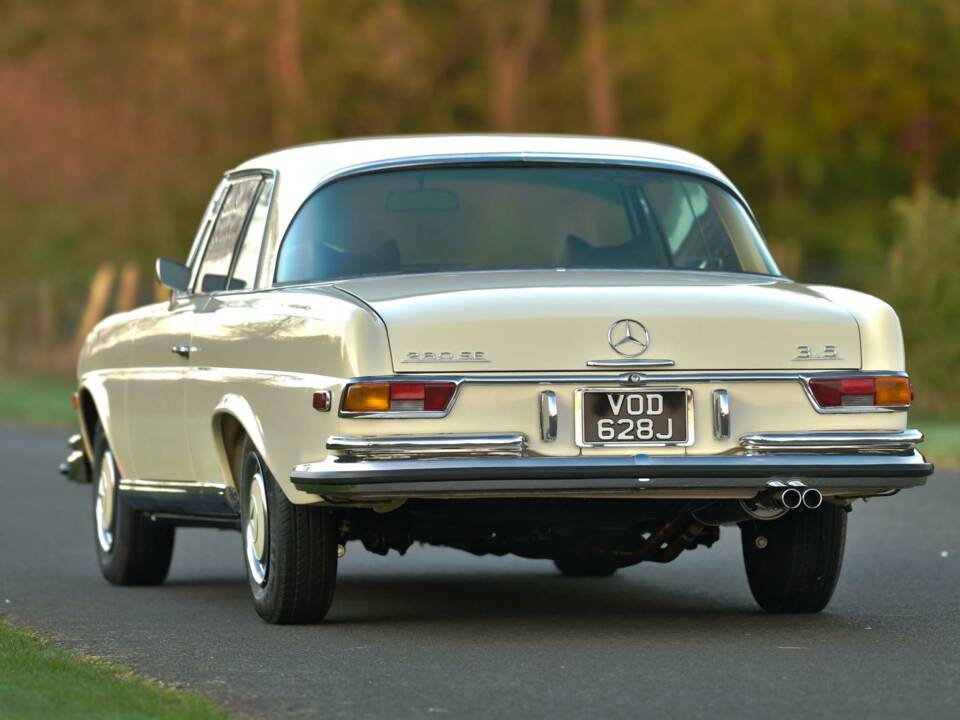 Image 14/50 of Mercedes-Benz 280 SE 3,5 (1971)