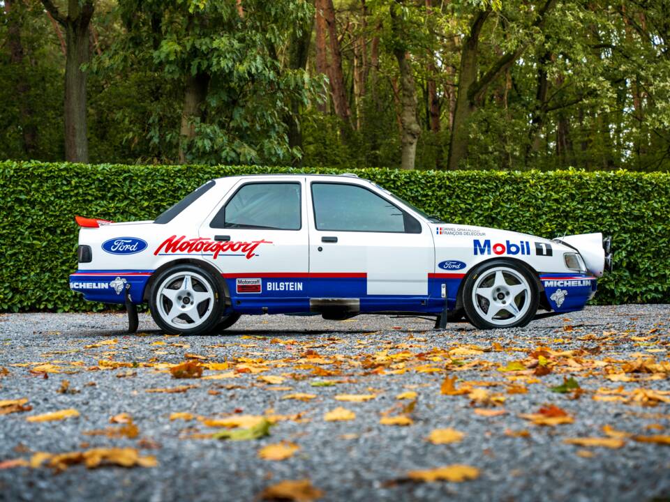 Image 10/11 de Ford Sierra Cosworth 4x4 (1991)