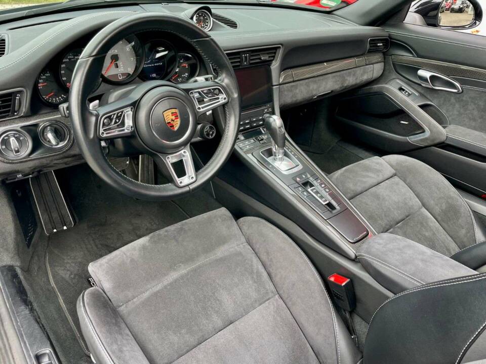 Image 14/19 of Porsche 911 Carrera 4 GTS (2017)