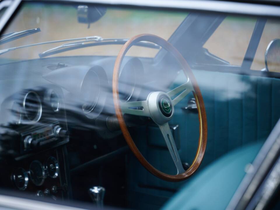 Image 21/50 of Jensen FF (1967)