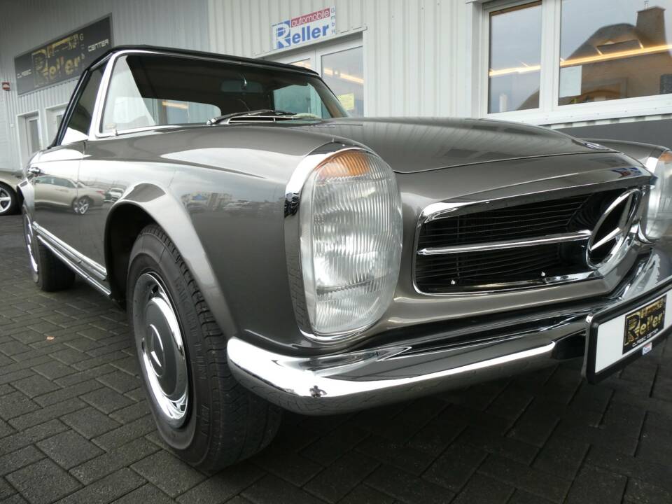 Image 22/27 of Mercedes-Benz 280 SL (1968)