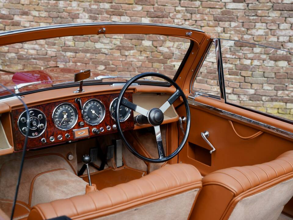 Imagen 23/50 de Aston Martin DB 2/4 Mk II DHC (1955)