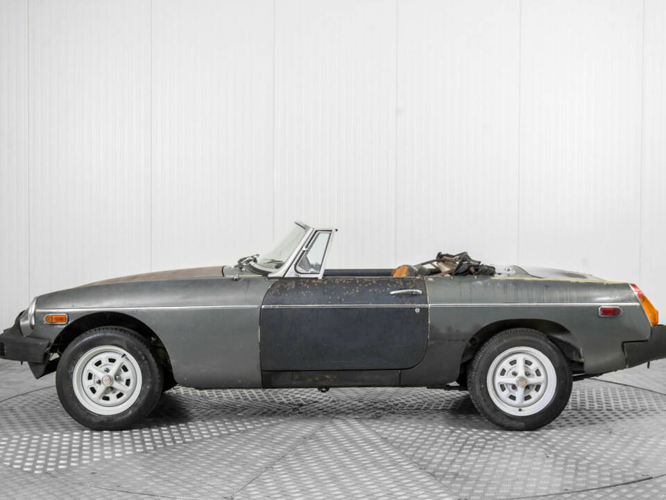 Image 9/50 of MG MGB (1977)