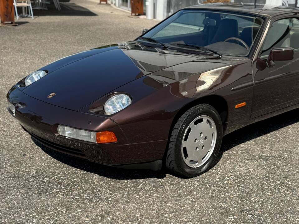 Image 19/28 of Porsche 928 S4 (1987)