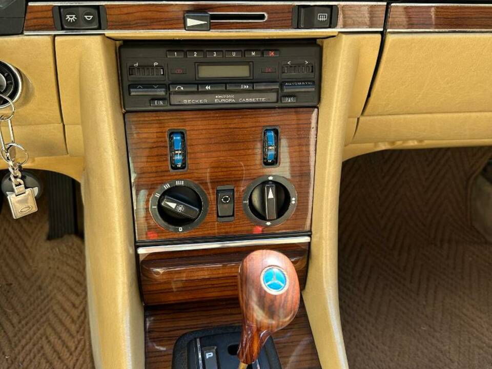 Image 9/10 de Mercedes-Benz 500 SL (1982)