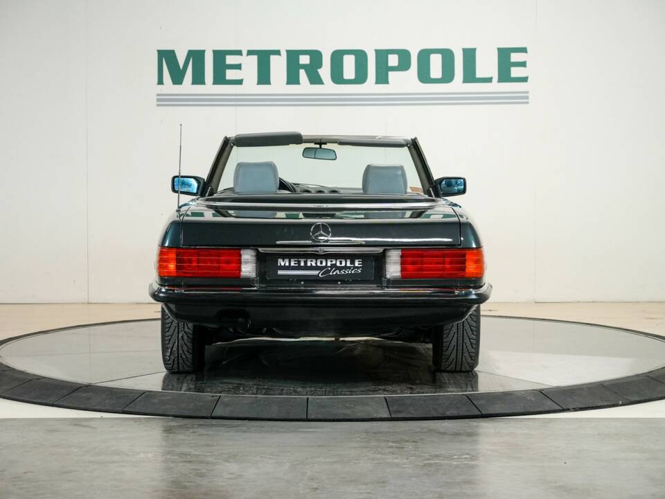 Afbeelding 10/24 van Mercedes-Benz 560 SL (1988)