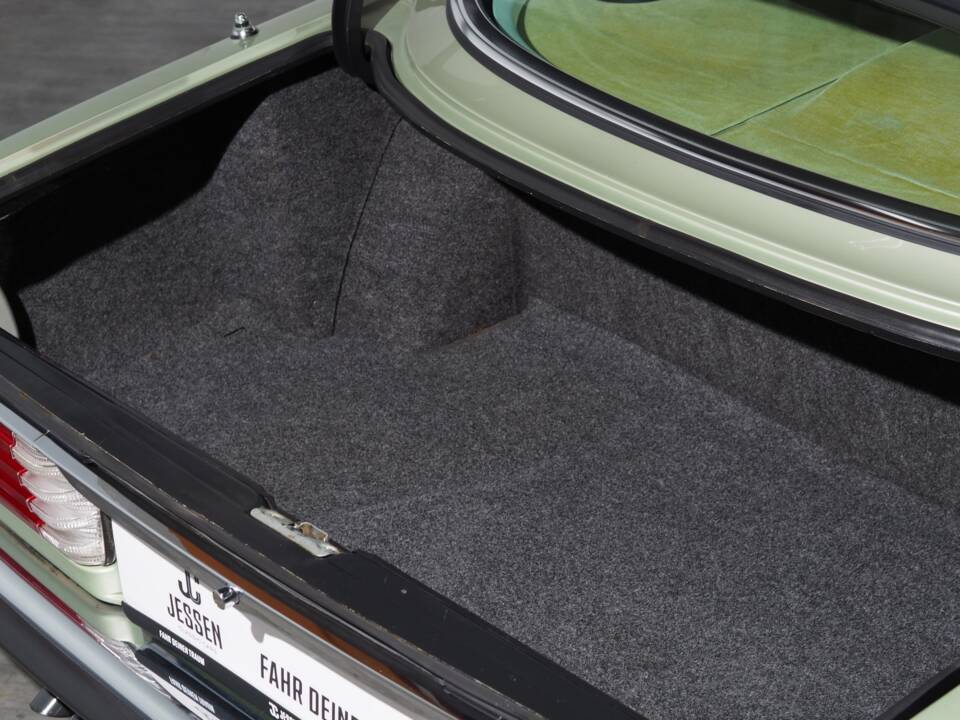 Image 52/66 of Mercedes-Benz 450 SLC (1977)