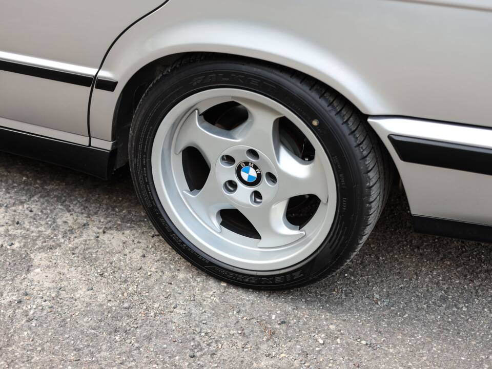 Bild 29/74 von BMW M5 Touring (1992)
