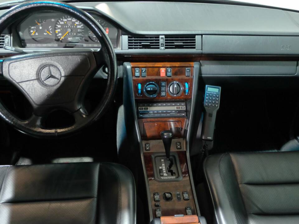 Bild 9/40 von Mercedes-Benz E 500 (1993)