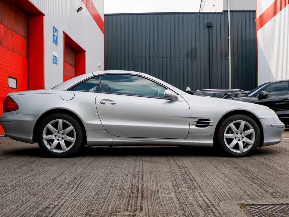 Image 2/20 of Mercedes-Benz SL 350 (2003)