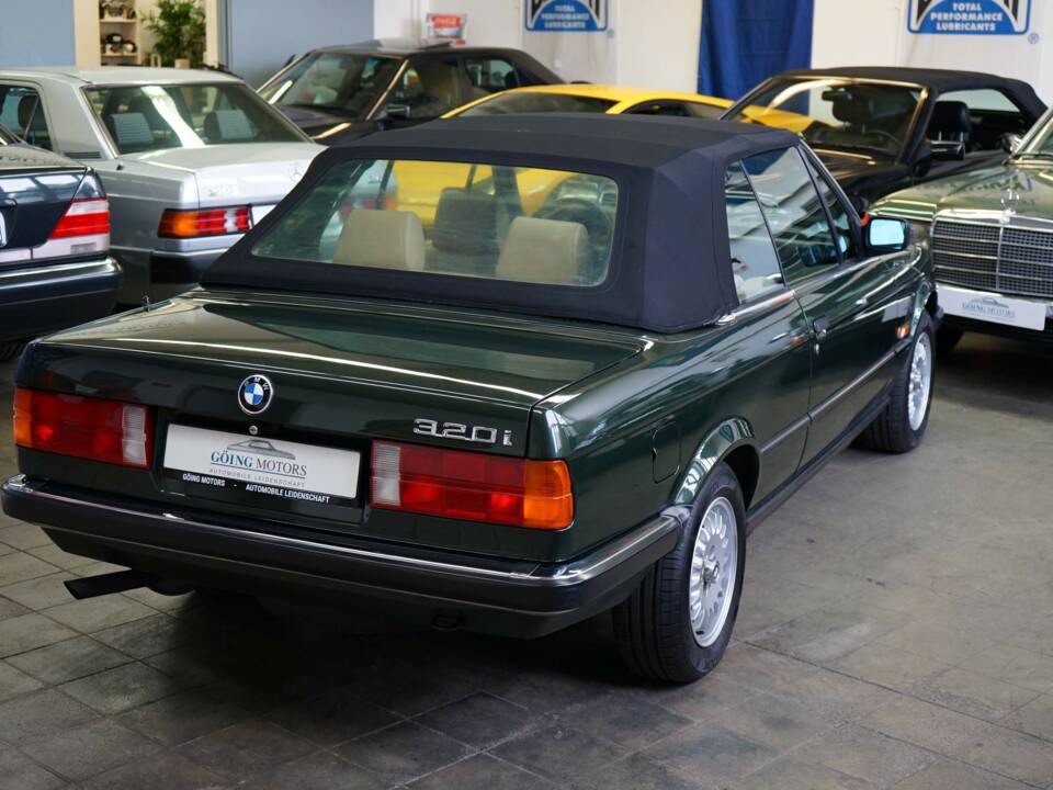 Afbeelding 16/25 van BMW 320i (1988)