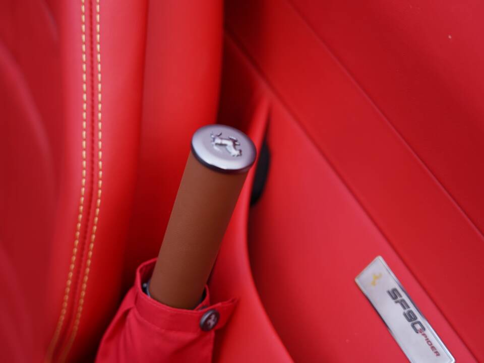 Image 13/14 of Ferrari SF90 Spider (2024)
