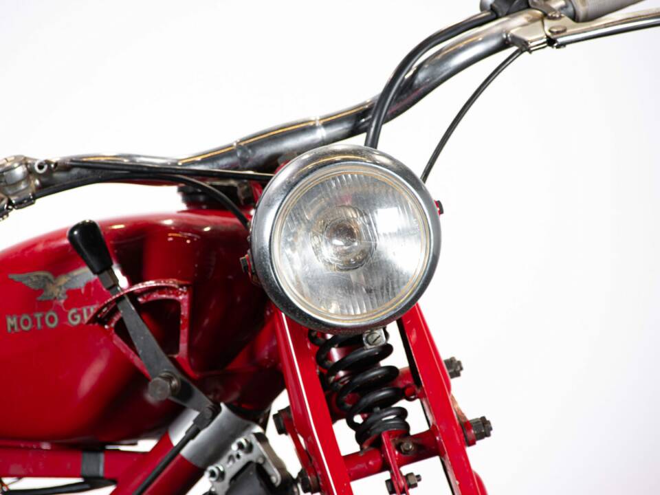 Image 24/50 of Moto Guzzi Motoleggera 65 (1951)