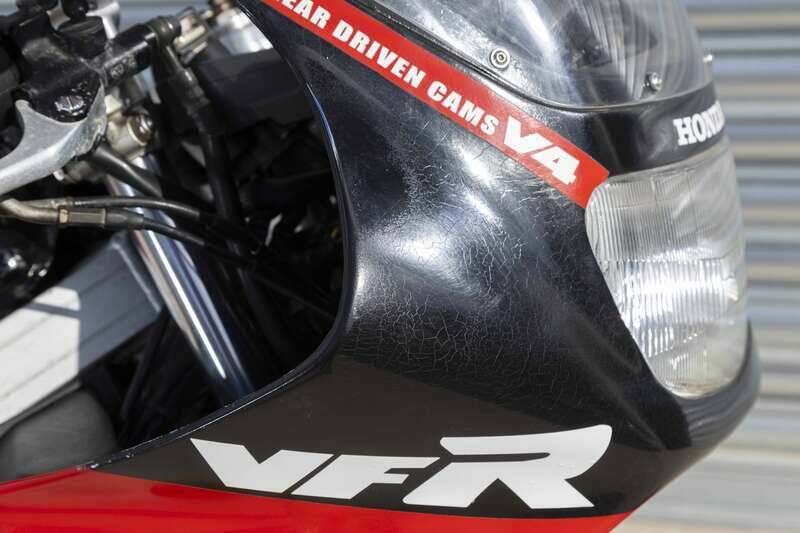 Bild 18/47 von Honda VFR 400 R (1988)