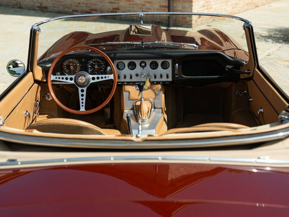 Image 20/50 de Jaguar E-Type 3.8 (1964)