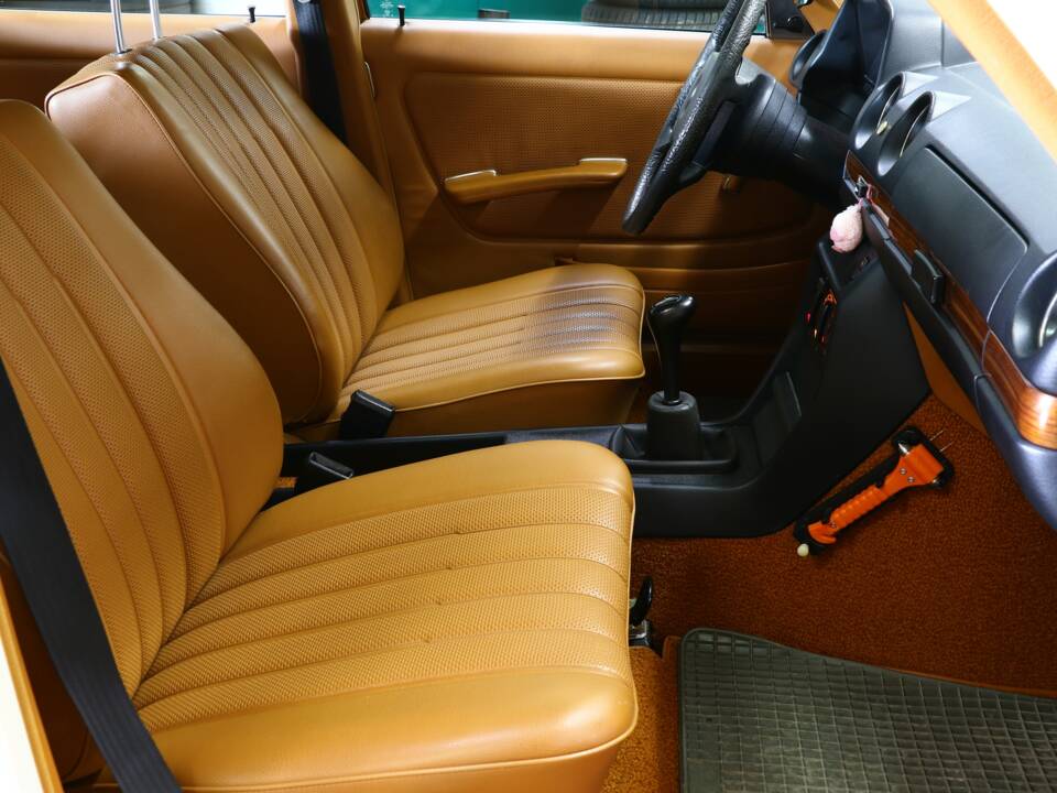 Bild 18/25 von Mercedes-Benz 280 E (1977)